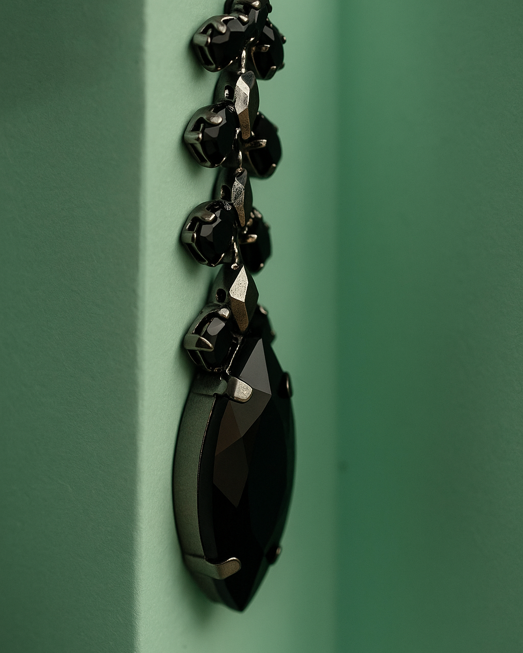 🖤 Black Crystal Leaf Drop Earrings ✨