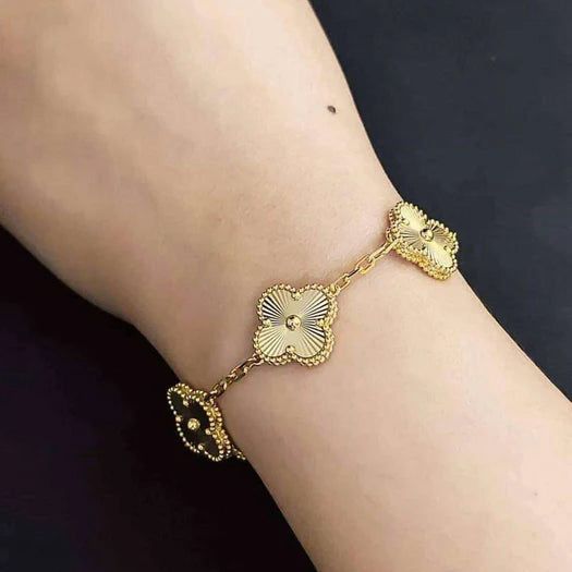 Clover Charm Bracelet (White)