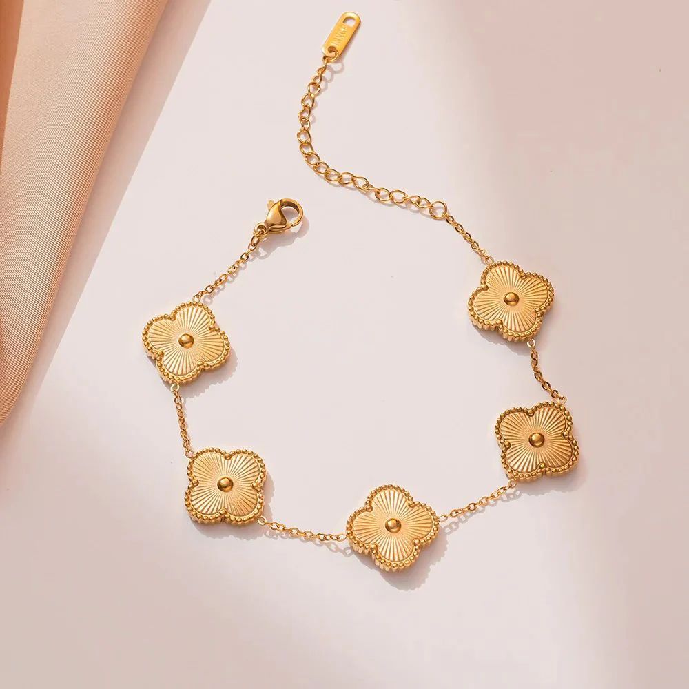 Clover Charm Bracelet (Golden)